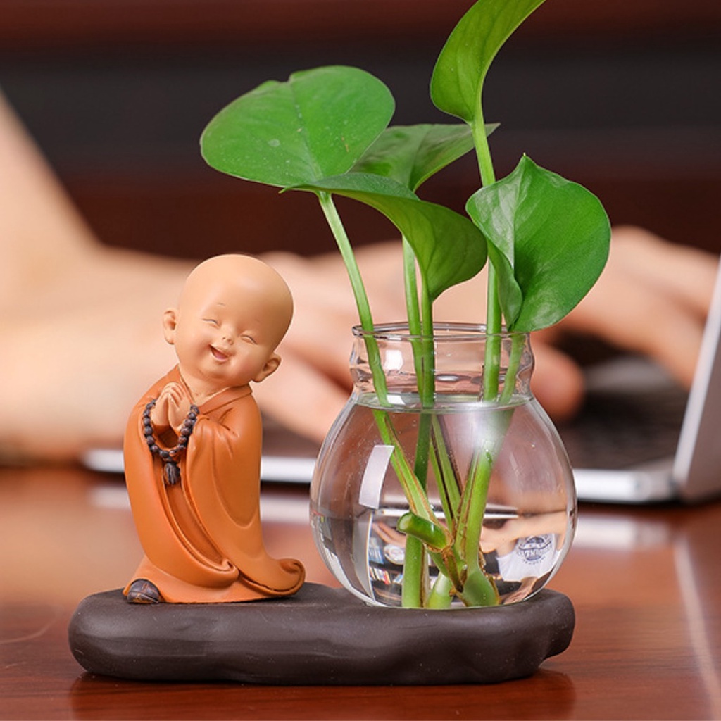 Bình Thủy Sinh Chú Tiểu, Bộ Tượng Chú Tiểu Đáng Yêu Kèm Lọ Hoa Trồng Cây Có Chân Đế Mang Lại An Yên Trong Cuộc Sống