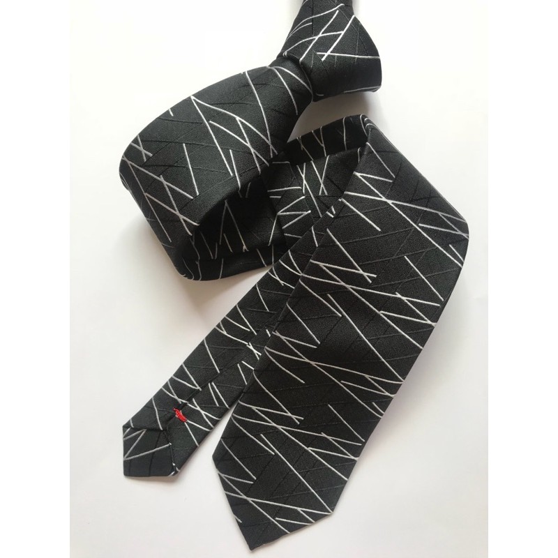 Cà vạt bản 6cm màu đen cao cấp