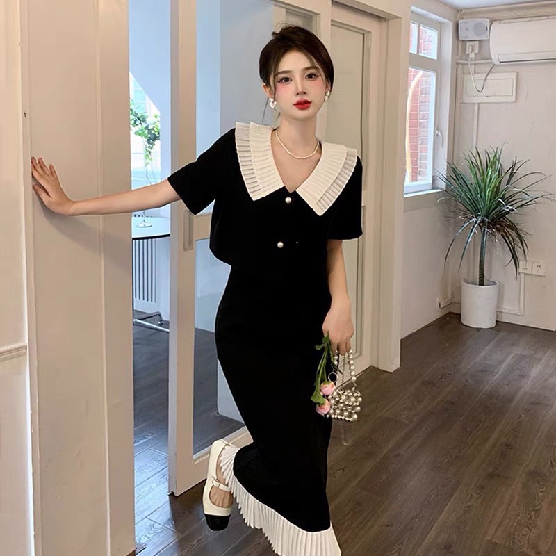 SET ÁO CROPTOP ĐEN CỔ SEN TRẮNG + CHÂN VÁY MIDI ĐEN BÈO