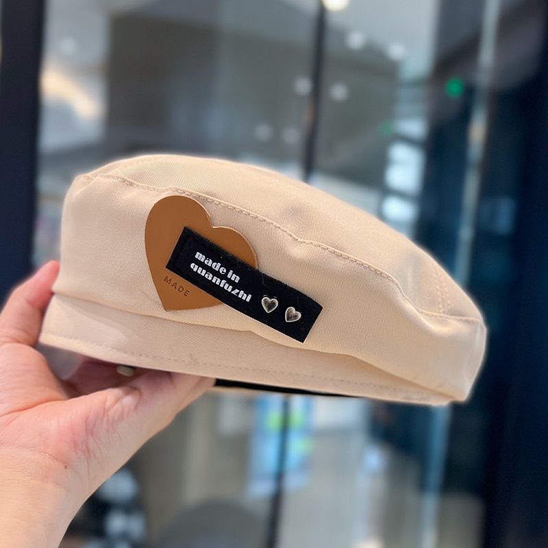 Mũ Beret Hình Trái Tim Và Tag Đen