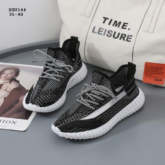 XGU144 Giày sneaker nữ lưới dệt cá tính