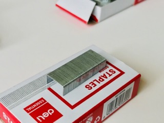 Hộp ghim dập loại nhỏ(dập khoảng 15 tờ)