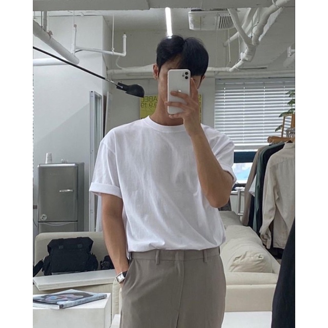 - Áo thun Đen Trắng