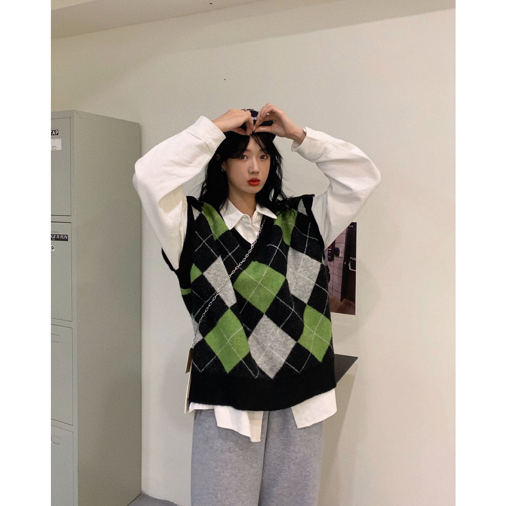 Áo len nữ không tay cổ chữ V họa tiết kẻ ô xinh xắn sành điệu | BigBuy360 - bigbuy360.vn