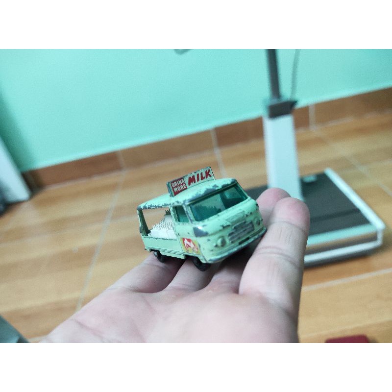 xe mô hình cổ điển chở sữa sản xuất tại anh