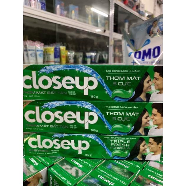 Kem Đánh Răng Close Up Hương Bạc Hà 180G