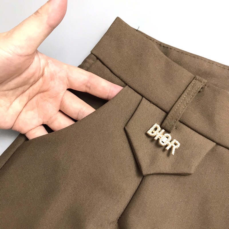 Quần sooc nữ  vải  đính kèm mặt đá Dior ( hàng Quảng Châu) đủ size 40-60kg