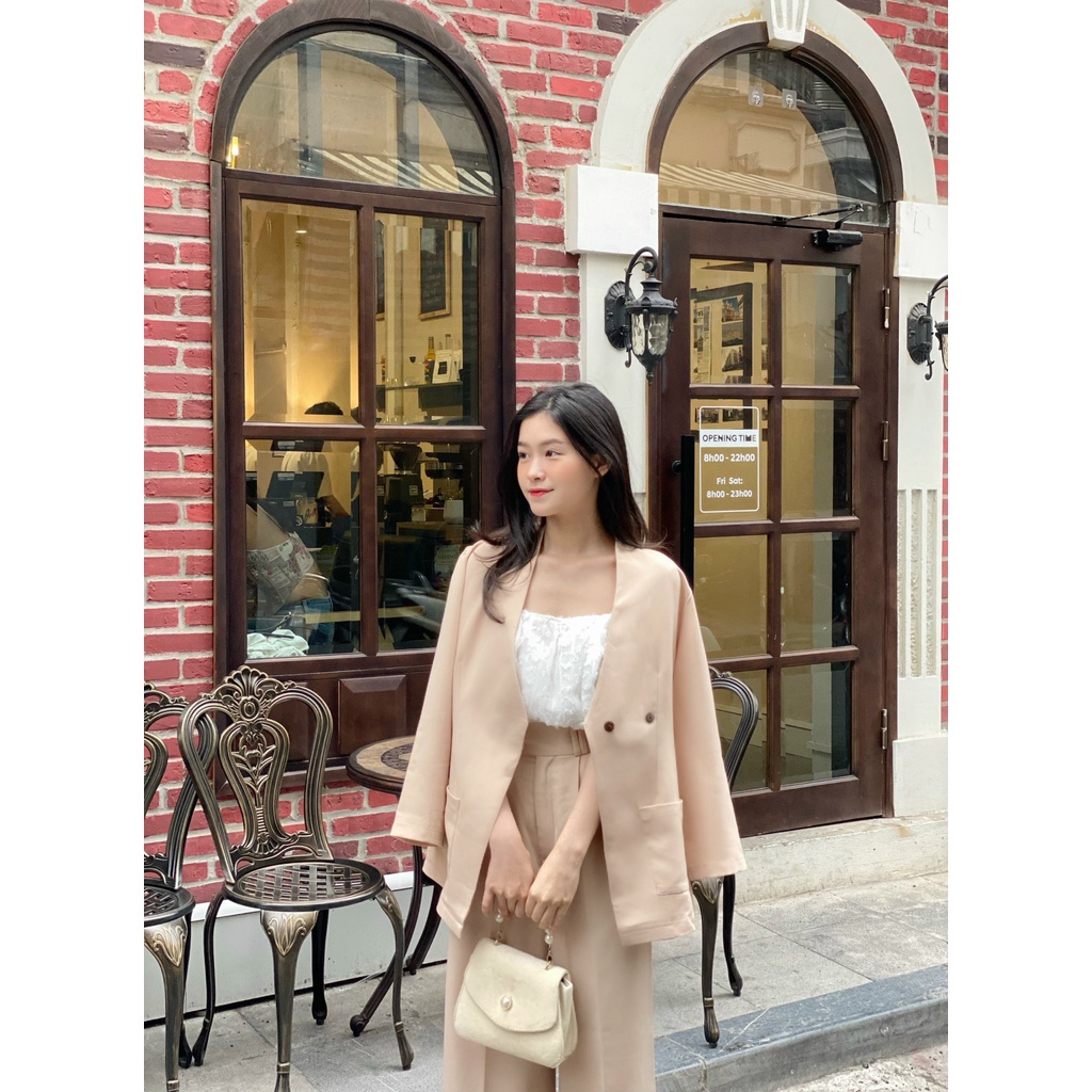 YU CHERRY | Áo khoác nữ không cổ, có túi Neckless Button Blazer YA391