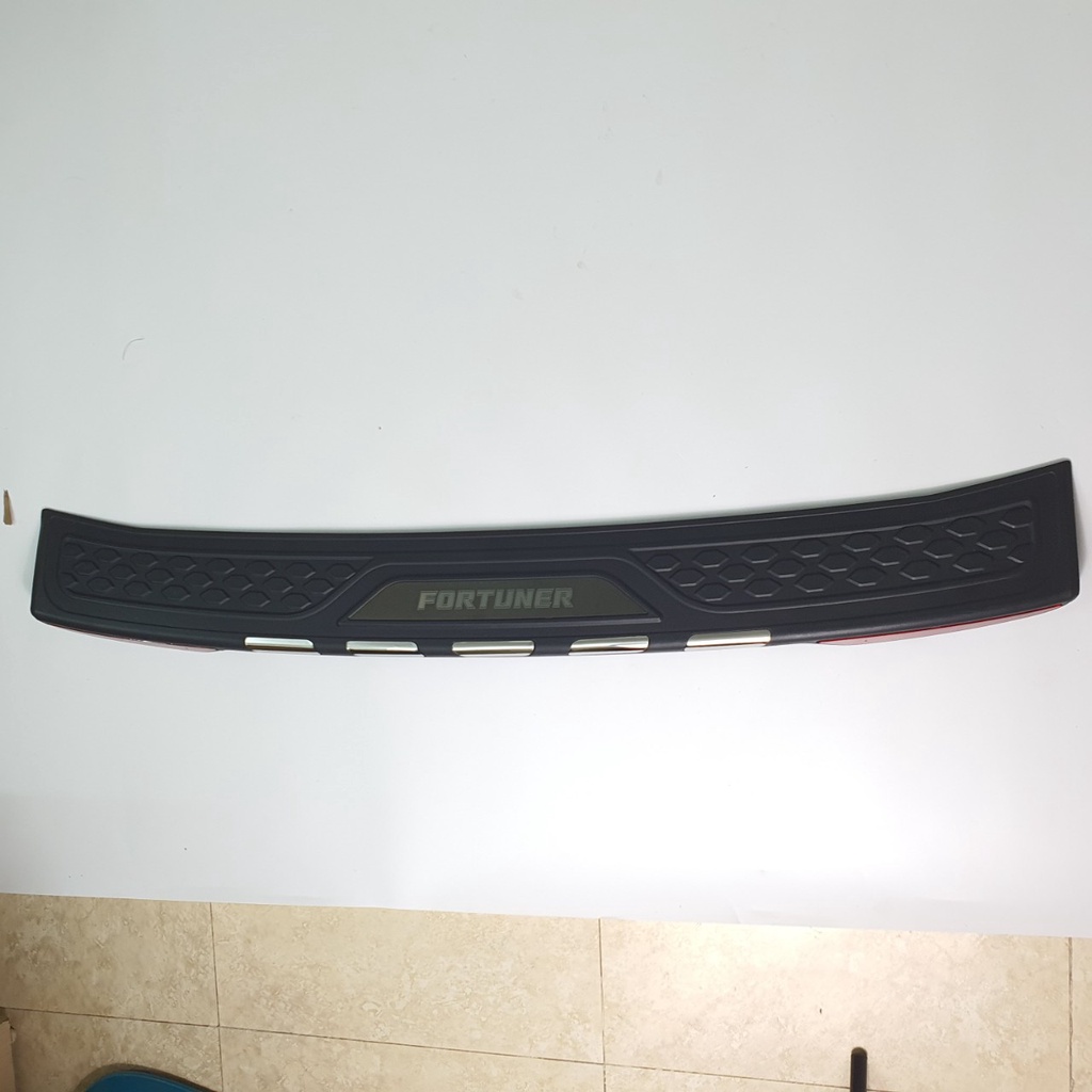 Ốp Chống Trầy Cốp Xe Toyota Fortuner 2009-2023