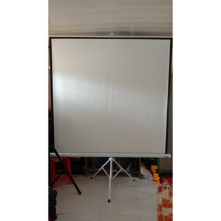 Màn chiếu 3 chân 72 inch Dalite
