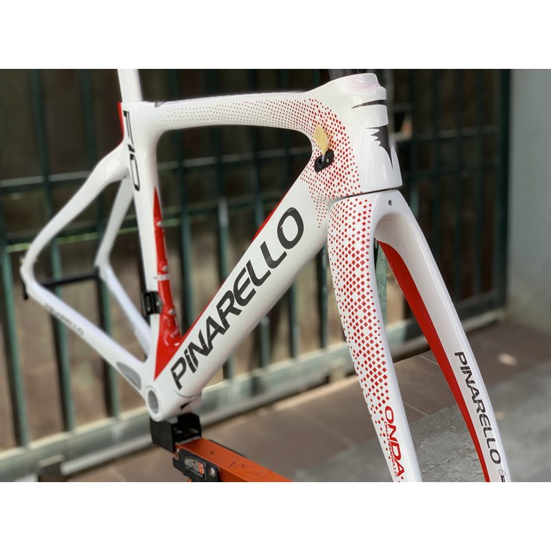Khung sườn xe đạp carbon F10 trắng đỏ chấm đỏ