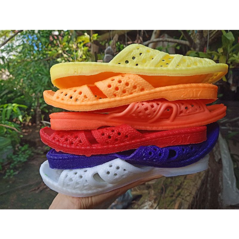 Dép tổ ong loại mỏng nhẹ nhàng dễ mang.