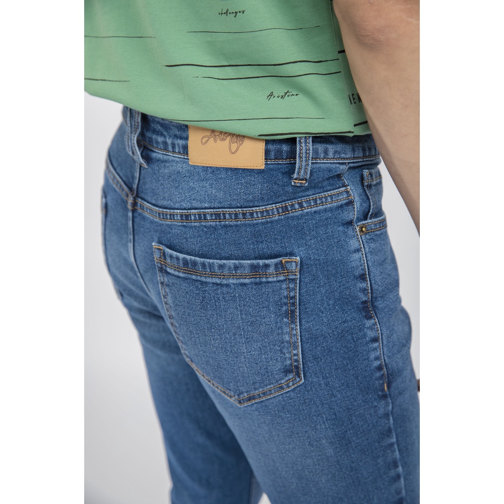 Quần jeans nam ARISTINO dáng regular, ống rộng, nếp ly vĩnh viễn kết hợp túi xẻ 2 bên tiện lợi - AJN00501