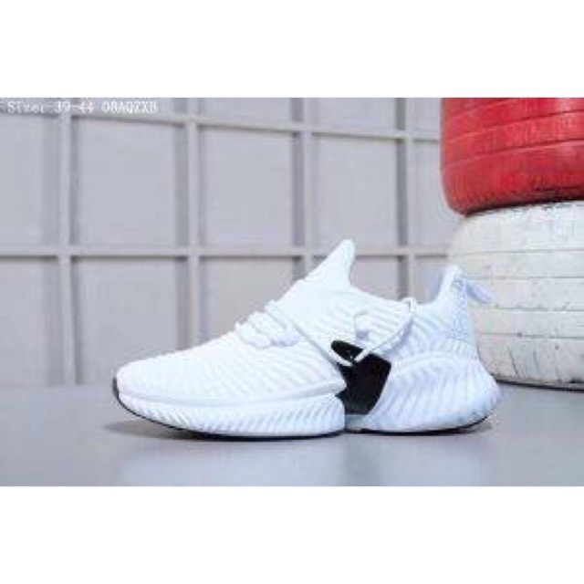Giày thể thao adidas