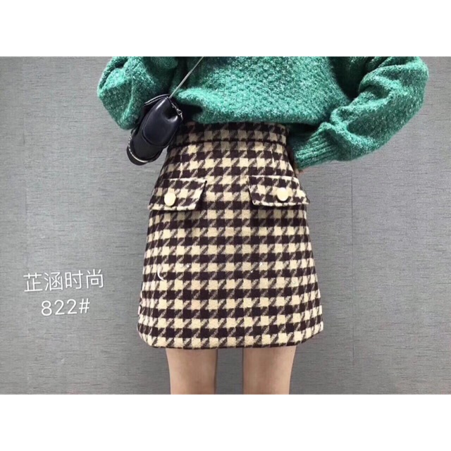 Chân váy dạ kẻ , dáng A nhẹ .