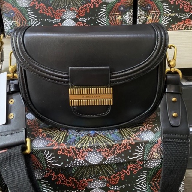 Túi đeo chéo C N K like.aut form bầu hàng có sẵn