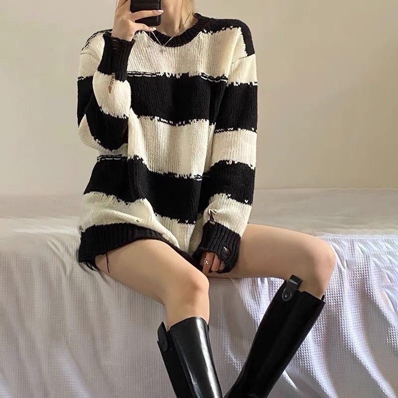Áo len dài tay kẻ ngang đen trắng oversize form rộng phong cách Hàn Quốc | BigBuy360 - bigbuy360.vn