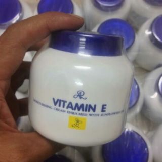 Kem dưỡng ẩm Vitamin E body