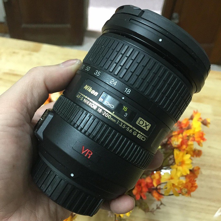 Ống kính Nikon EF-S 18-200VR dải rộng cho máy Crop Nikon