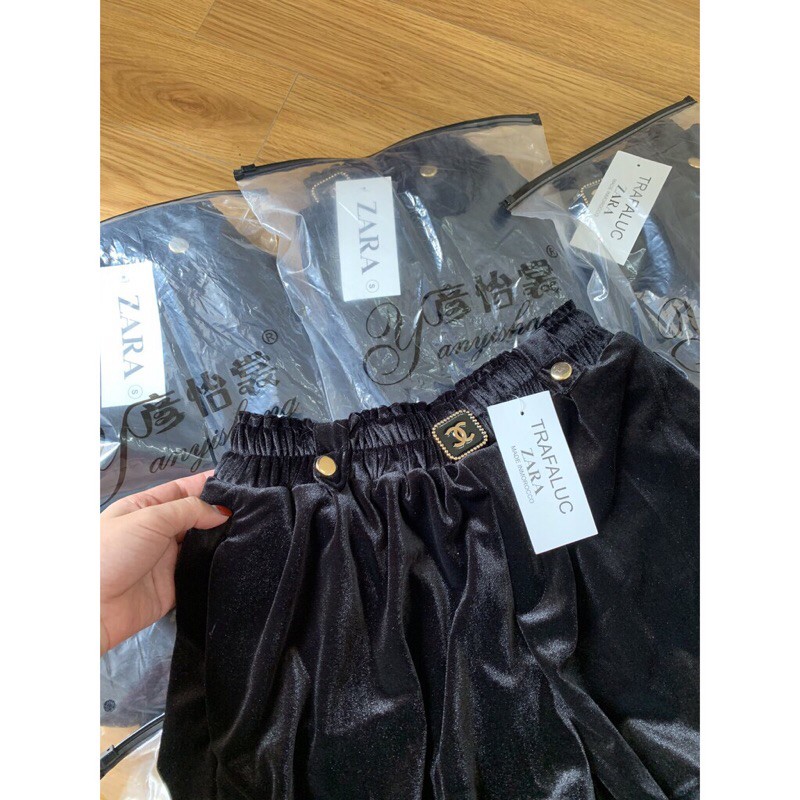 QUẦN SHORTS ĐEN NHUNG C.N