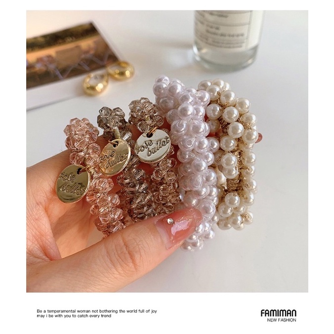 Cột tóc gắn charm vintage