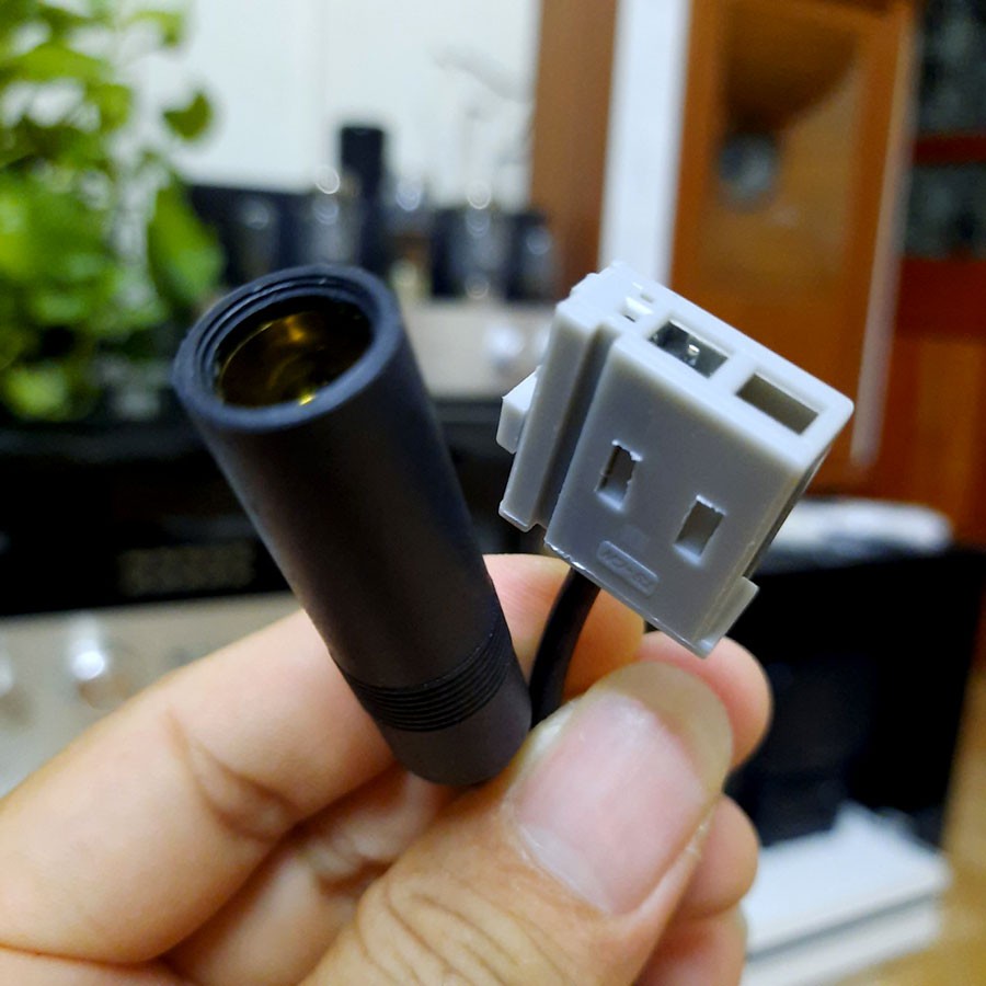 Đầu chuyển cáp ăng ten FM vuông thành tròn cho đầu nghe nhạc CD ô tô Nissan