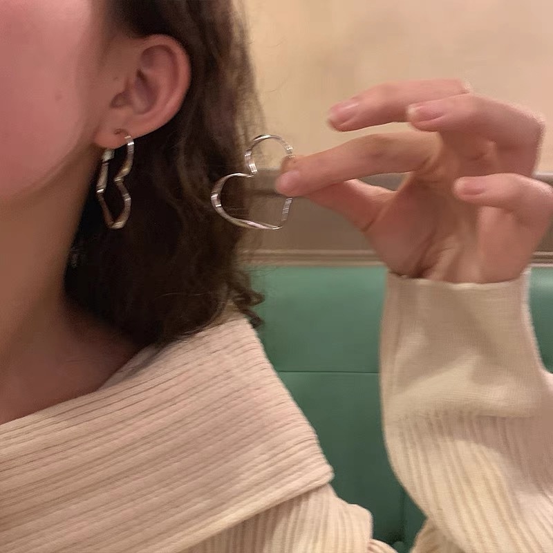 Khuyên Tai Hình Trái Tim Phong Cách Harajuku Mới Mẻ Cá Tính