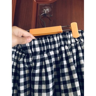 Pass chân váy kẻ cách điệu