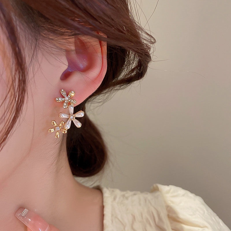 Khuyên Tai Hình Hoa Đính Ngọc Trai Zircon Mới