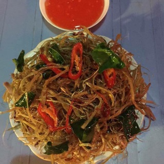 Gân bò xé sợi chiên sẵn.
