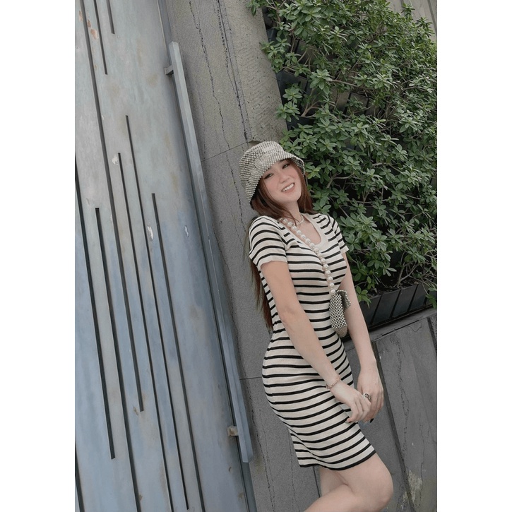 Váy Kẻ Cổ Vuông Tôn Dáng Đỉnh Siêu Hot UP