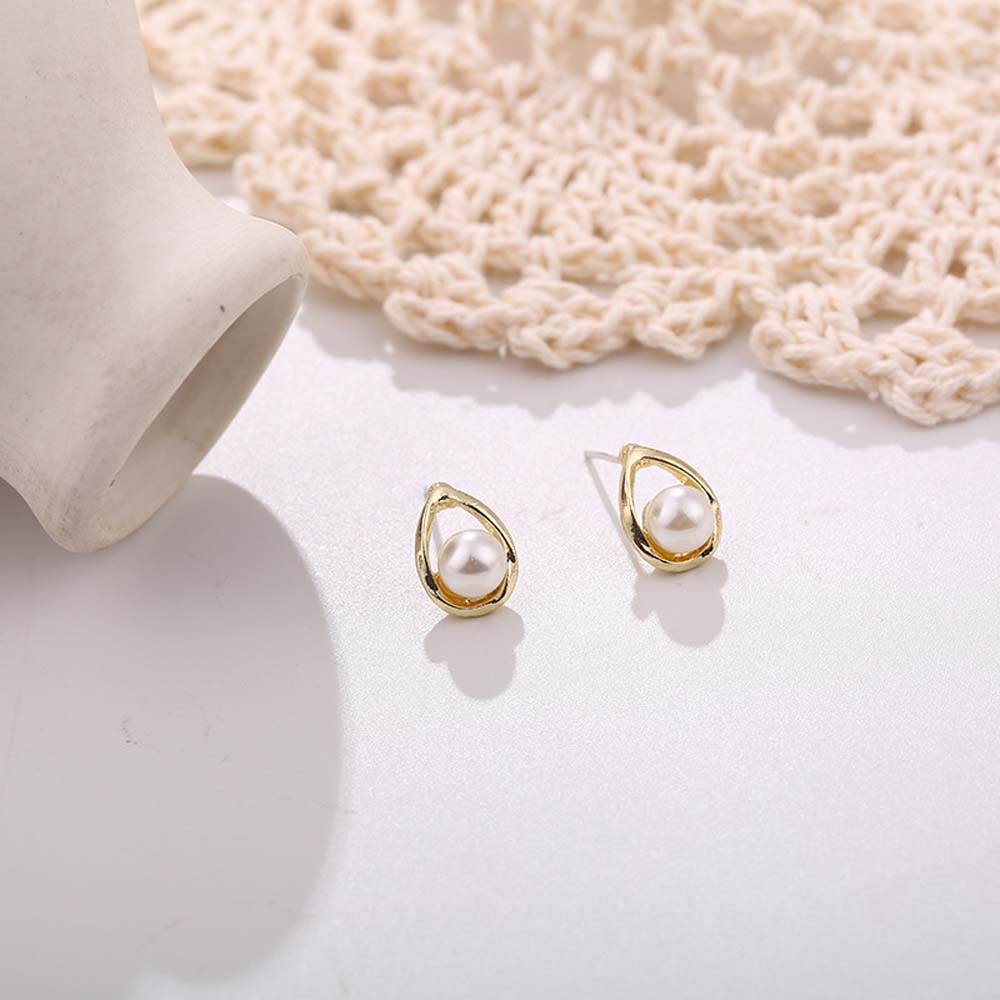 Khuyên tai nữ trang đính ngọc trai tạo hình độc đáo sang trọng