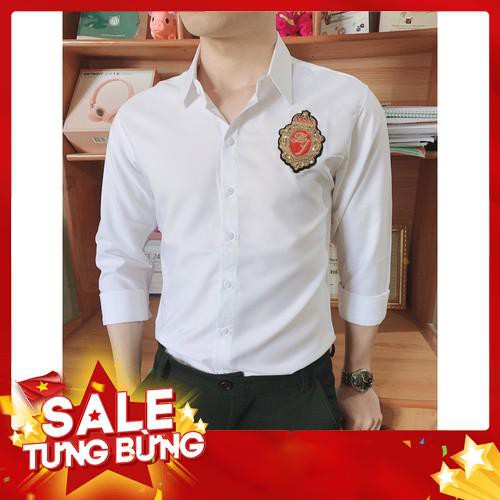 ÁO SƠ MI NAM TRẮNG HỌA TIẾT HUY HIỆU ĐỎ - Hàng nhập khẩu