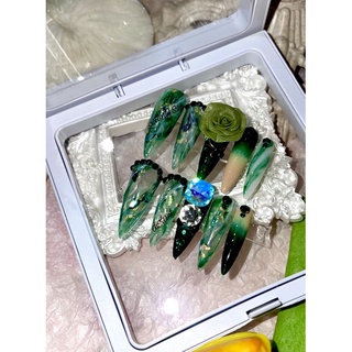 Nails Box thiết kế tone xanh lá
