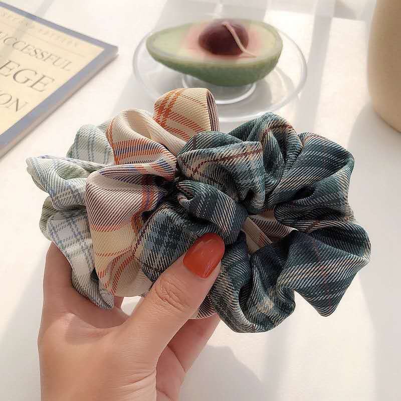 Dây buộc tóc scunchies hoạ tiết kẻ cá tính màu sắc nhã nhặn