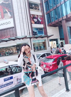 Áo sơ mi lụa pha hoạ tiết