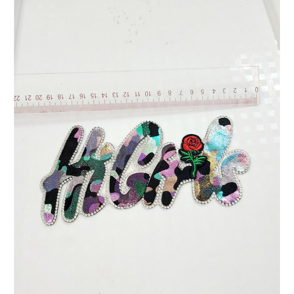 Hình đính đá ủi nhiệt trang trí lên áo