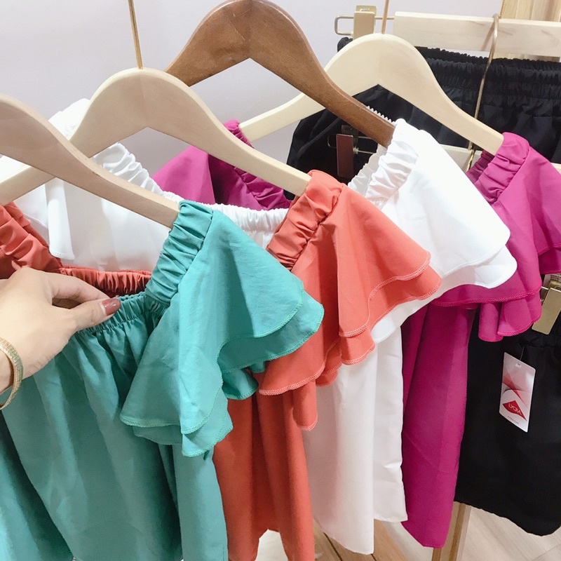 Set áo trễ vai cánh tiên bèo tầng mix quần sooc đùi chất thô lụa bệt vai