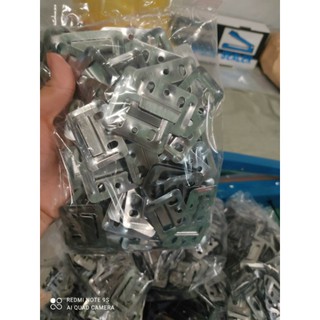 Túi 100 kẹp inox dùng tấm ốp trần tường pvc.