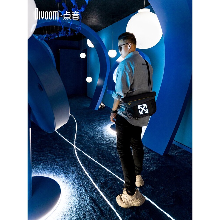 Túi đeo chéo DIVOOM Pixoo Slingbag-V hiển thị màn hình LED, có thể đựng laptop/ipad 11 inch