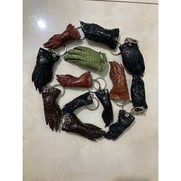 Móc khoá bàn tay/chân cá sấu