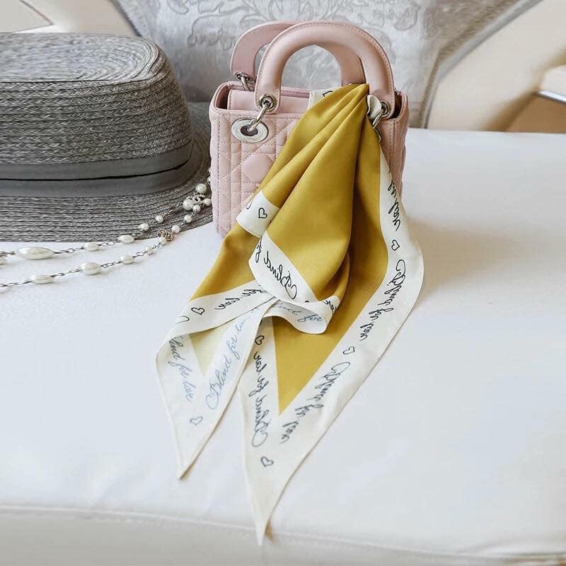 Khăn thô lụa viền chữ style Hàn Quốc