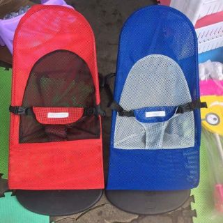 Ghế rung cho bé. 
Dạng lưới thoáng mát.
Giúp các mẹ vừa làm việc vừa chơi với con. Ghế ở chế độ tự rung chỉ cần con cử đ