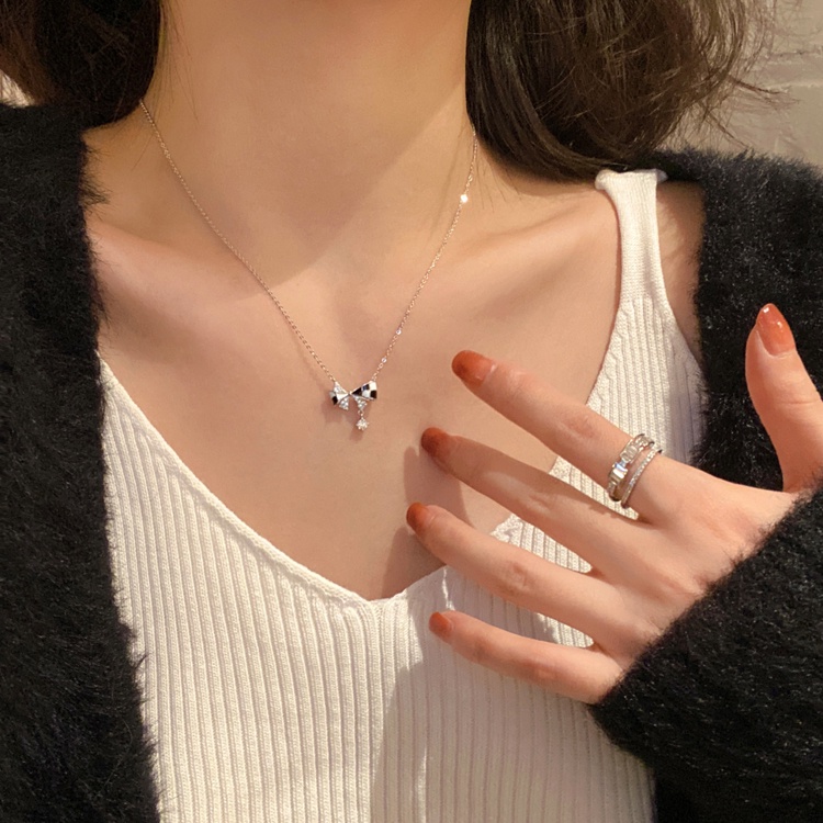 Vòng cổ Mặt Hình Nơ Họa Tiết Kẻ Ô