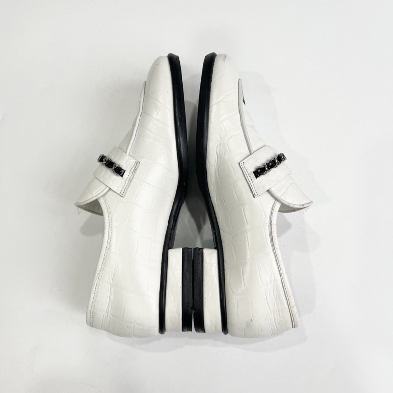 Giày loafer Chanel trắng size 36C