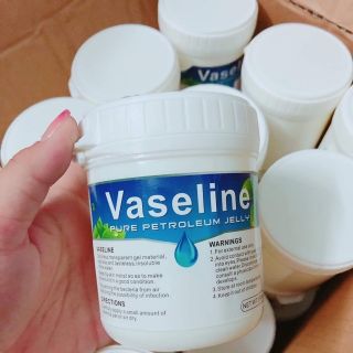 Hũ vaseline vệ sinh khi phun xăm