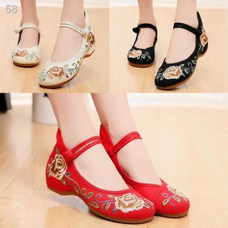 Vuông giày khiêu vũ nữ mới thêu cũ vải Bắc Kinh đế mềm phong cách dân gian cổ xưa Yangko màu đỏD