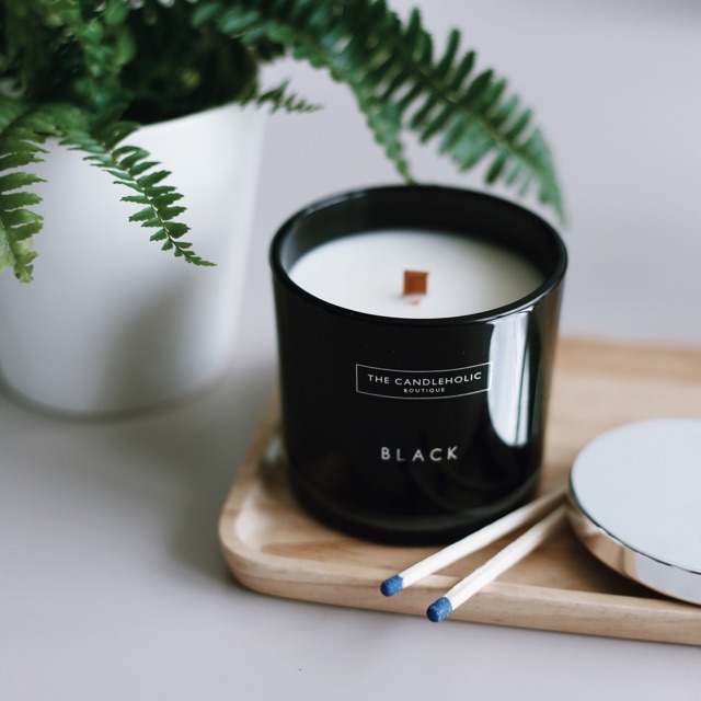 Nến thơm cao cấp Black The Candleholic 5.8oz hương hoa hồng đen, hoa nhài và vanilla