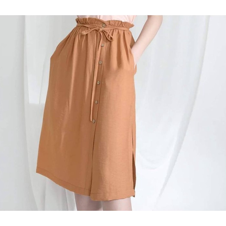Chân váy midi đũi xẻ tà khuy lệch buộc nơ màu đen Madelen by len