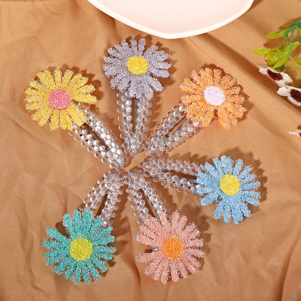 Kẹp tóc màu kẹo phối hạt trang trí hình hoa cúc đẹp mắt thời trang